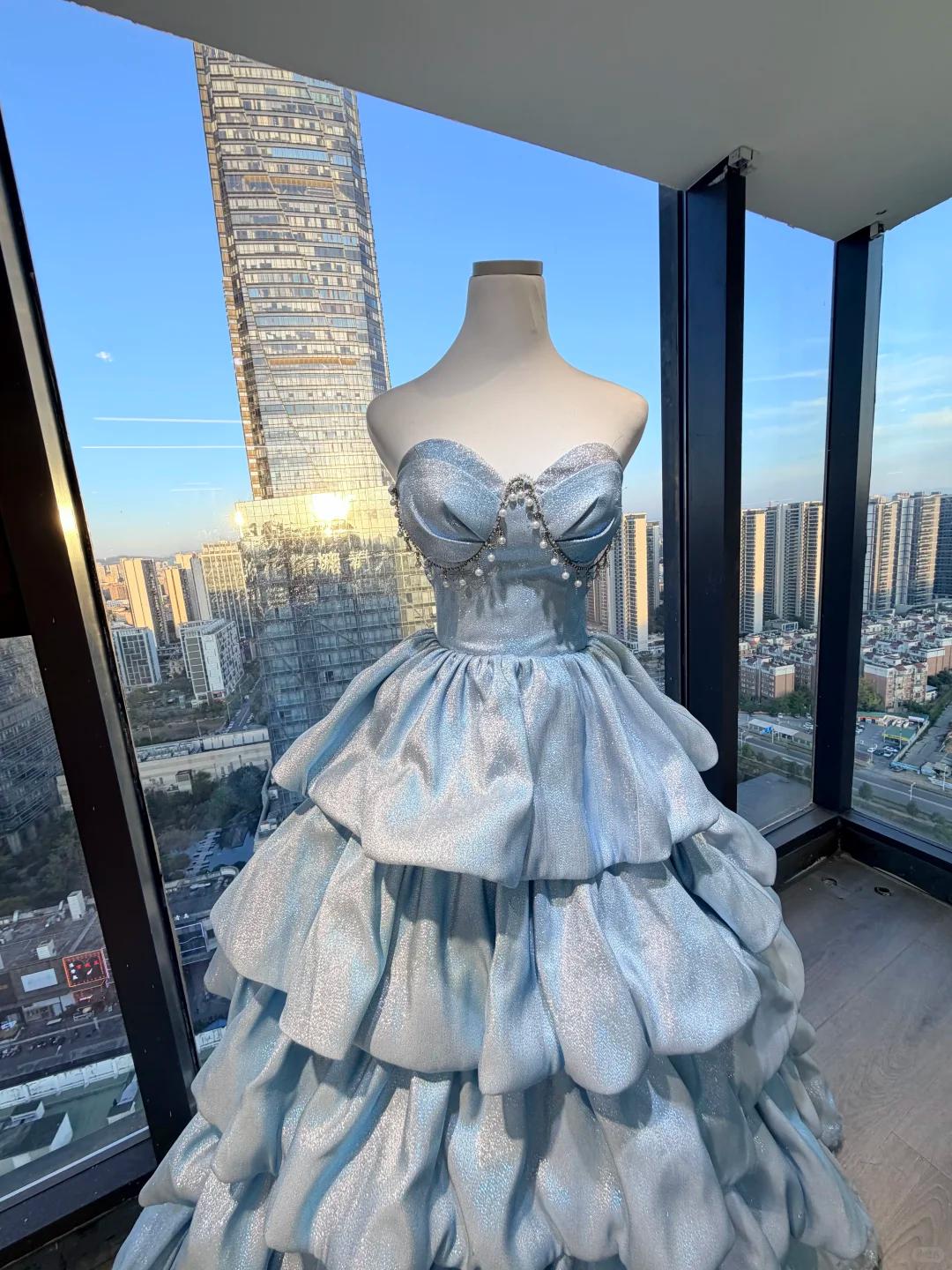 Ice Blue Strapless Princess Evening Gown Sweetheart Neck Pearl Rhinestone Shiny Tiered Cake Skirt Long Prom Dress NV7017