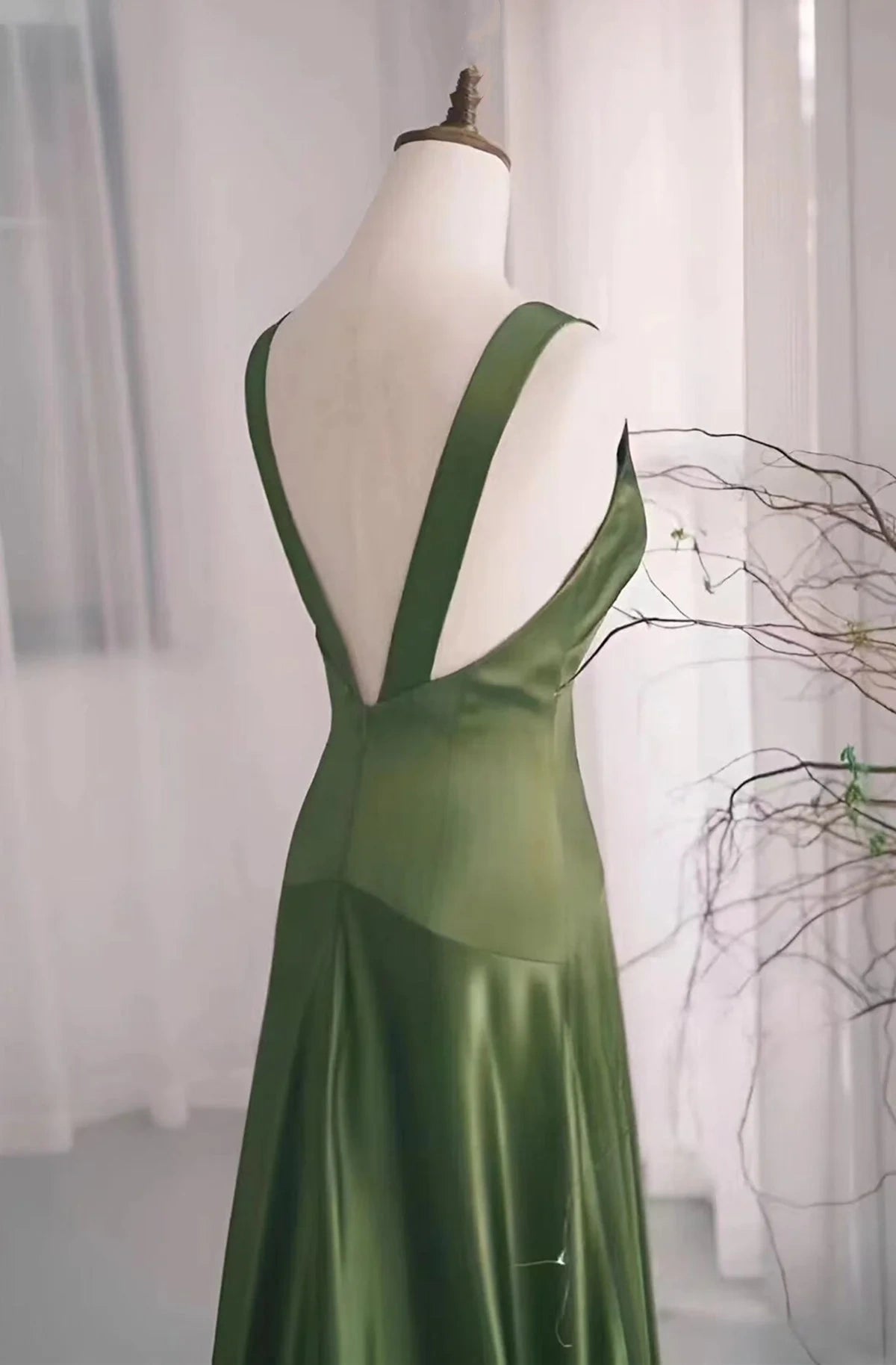 A-Line Green Satin V-Neck Low Back Prom Gown Evening Dress Party Dress nv1779