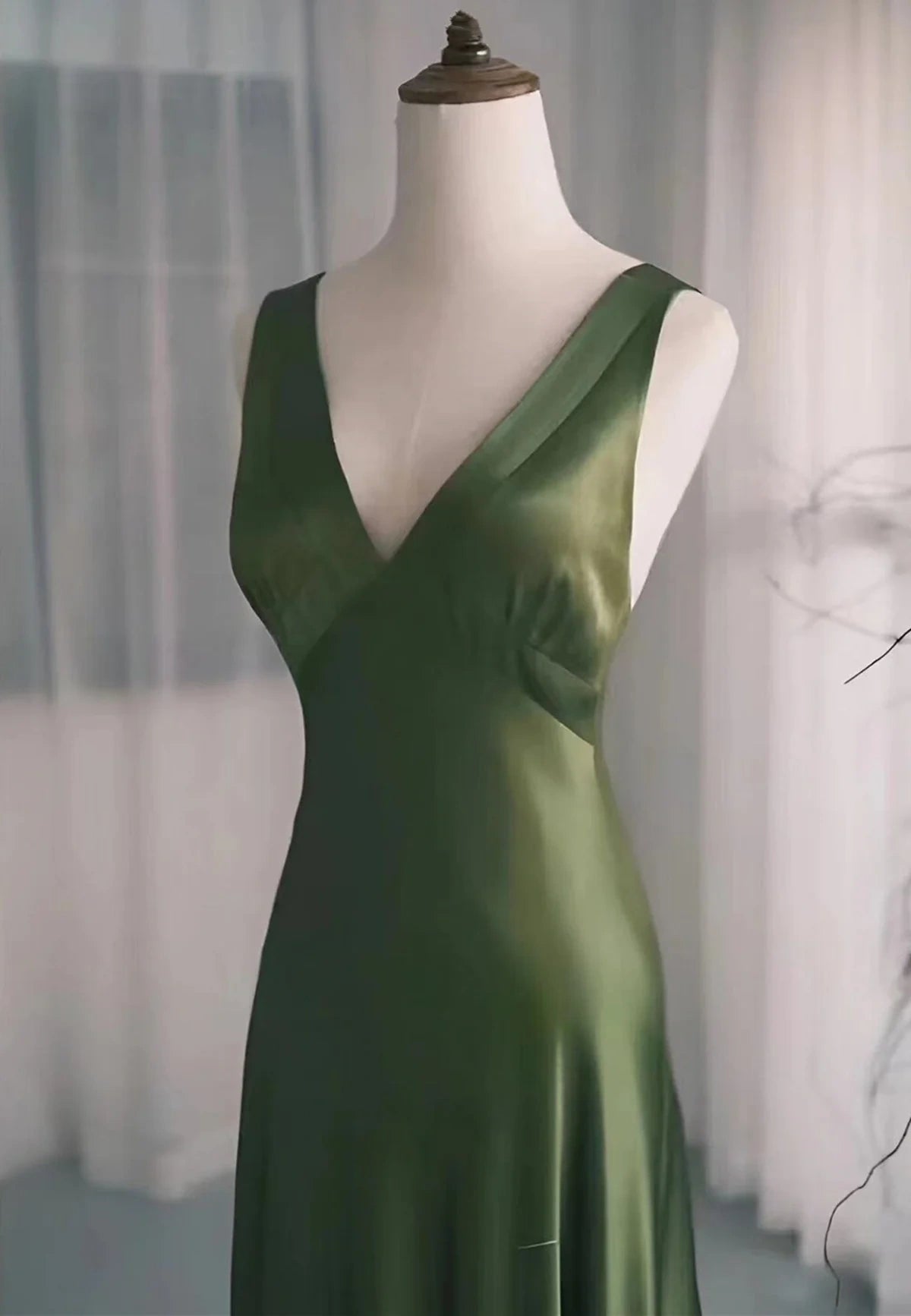 A-Line Green Satin V-Neck Low Back Prom Gown Evening Dress Party Dress nv1779