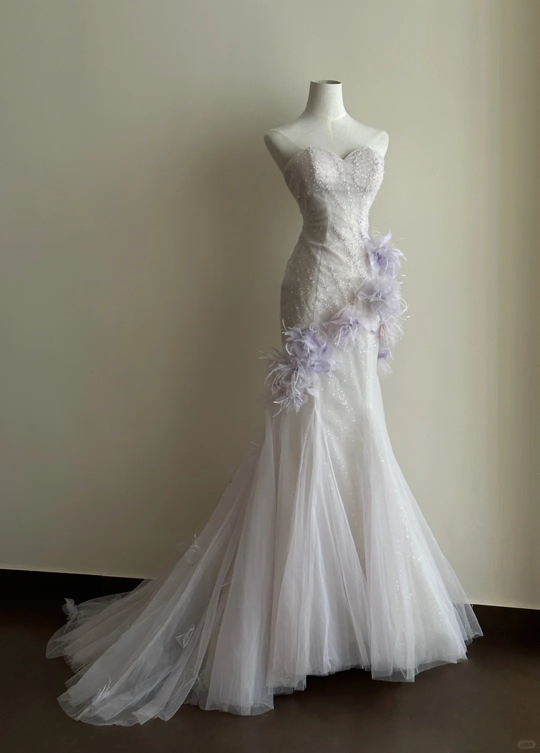 Weißes, modisches, elegantes, exquisites, mit Perlen besetztes, hellviolettes Blumenmuster, langes, bodenlanges Meerjungfrau-Kleid im Slim Fit aus Tüll, Ballkleid, Abendkleid, Brautkleid nv4046