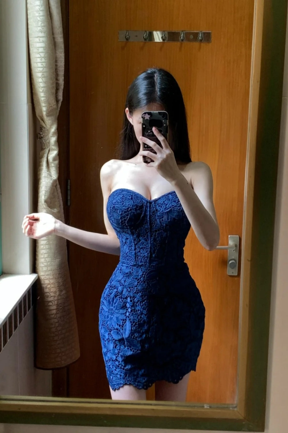 Kurzes Spitzenkleid für den Abschlussball NV6448