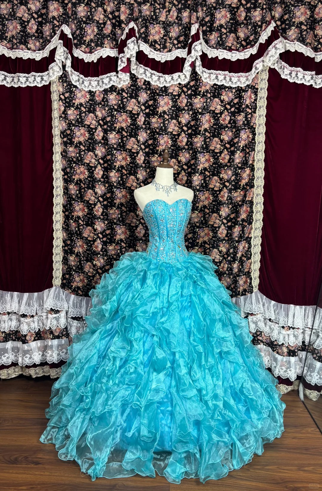 Blue Elegant and Exquisite Long Floor-length Ball Gown Evening Wedding Dress nv4176