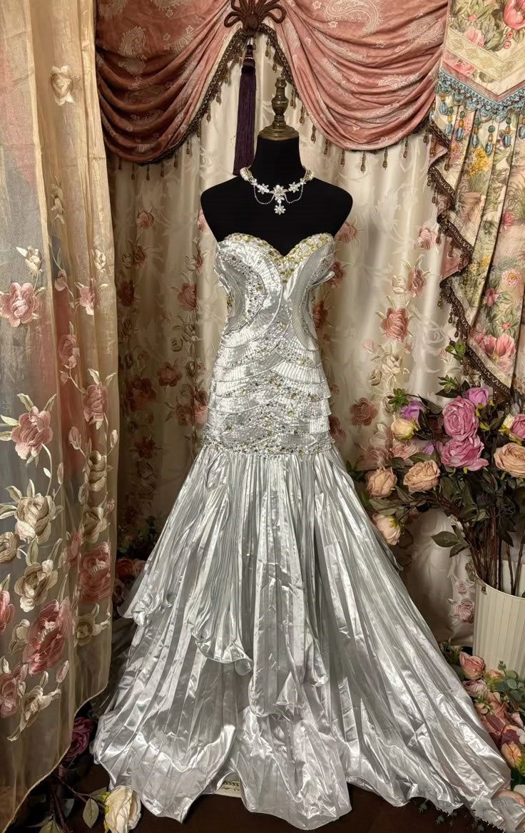 Silver Vintage Elegant Fashion Exquisite Beading Long Fishtail Slim Mermaid Long Satin Ball Gown Evening Dress Prom Dress nv3763