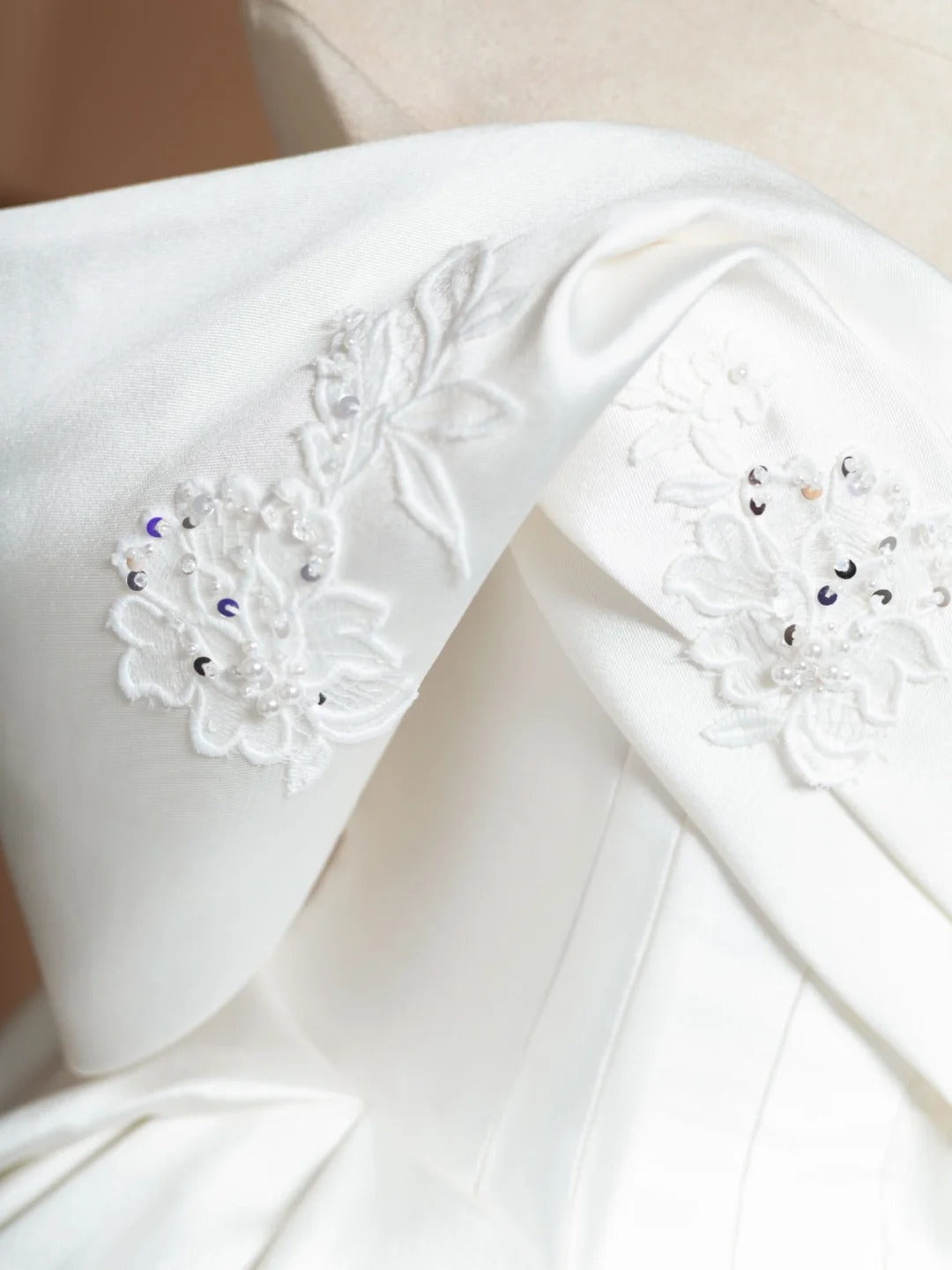 White Floral Applique Beading Elegant Fashion Long Satin Prom Dress Evening Gown Party Dress Wedding Dress nv4747