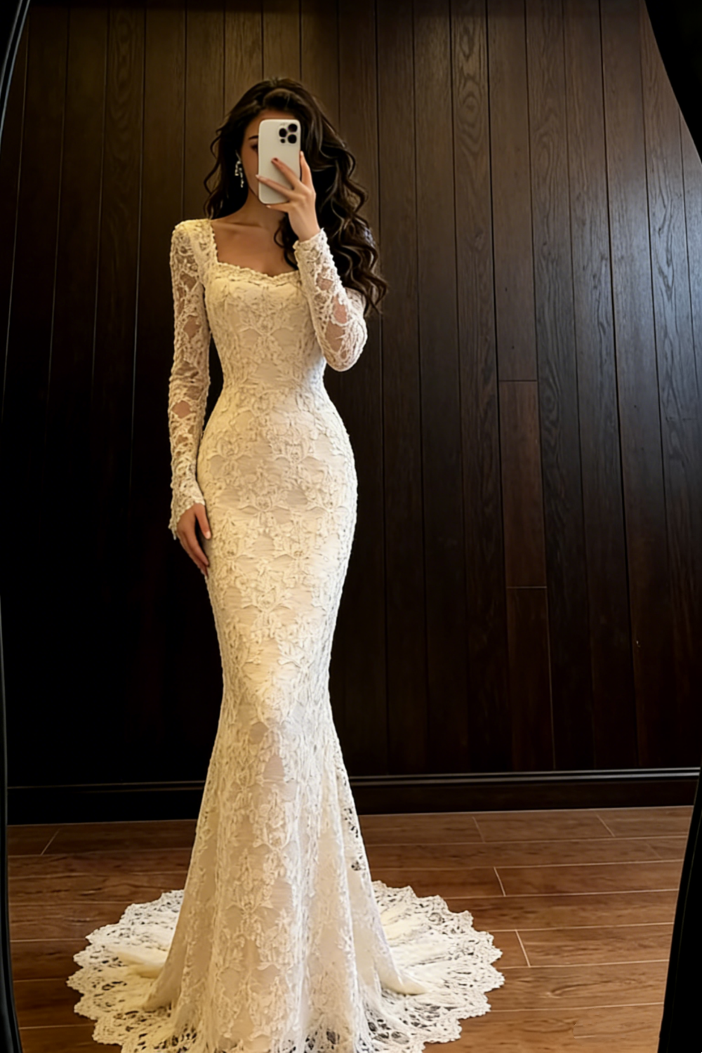 Elfenbeinfarbenes Meerjungfrauen-Brautkleid aus Spitze mit eckigem Ausschnitt, langen Ärmeln und Schleppe (NV6754)