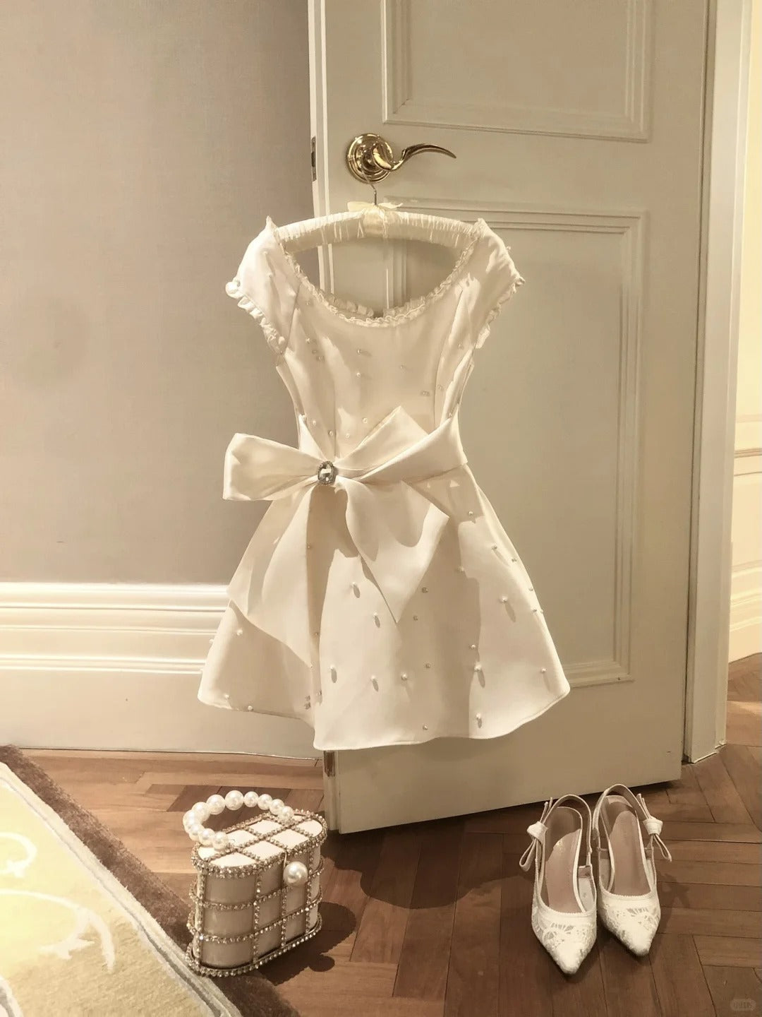 White Elegant Exquisite Beaded Short Satin Princess Homecoming Dress Prom Dress Evening Dress Party Dress nv4129