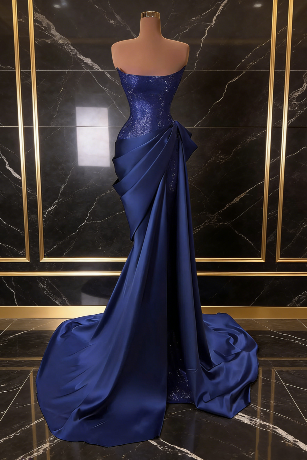 Königsblaues, paillettenbesetztes, trägerloses Meerjungfrauen-Abendkleid aus Satin mit gedrehtem Knoten und Schleppe - Luxuriöses Abendkleid NV6779