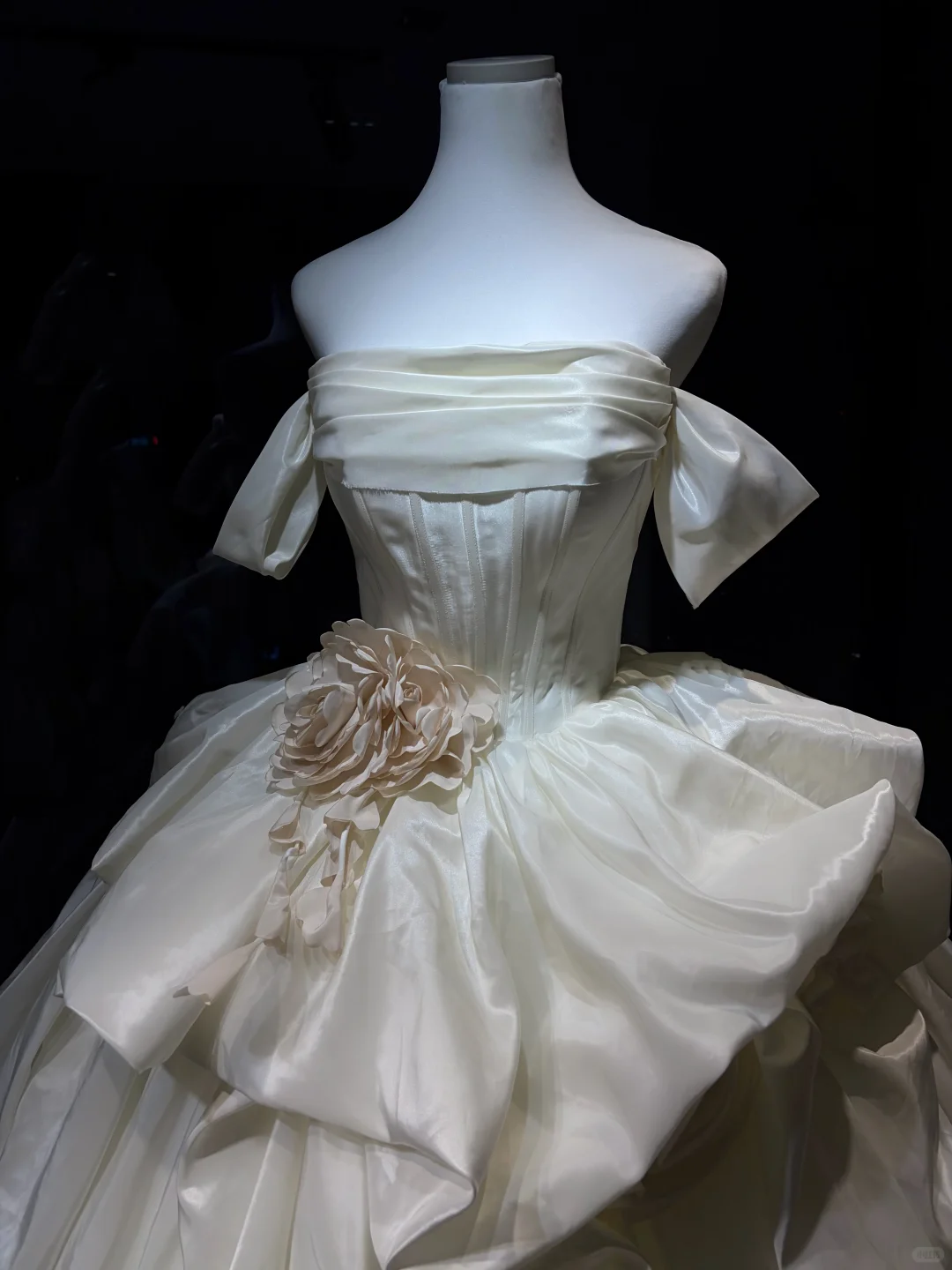Cream 3D Rose Satin Tulle Long Evening Gown Strapless Puffy Ball Gown Prom Dress NV7068
