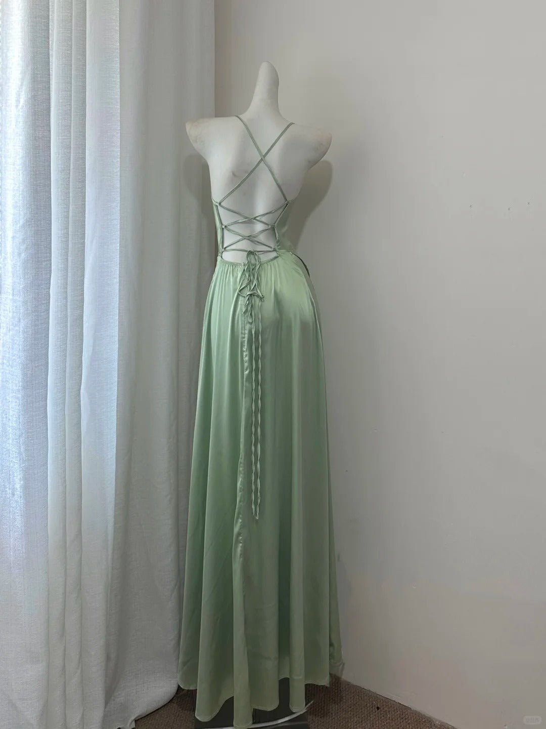 NiceVestidos - Grünes, stilvolles und schlichtes langes Ballkleid aus Satin Nv5611