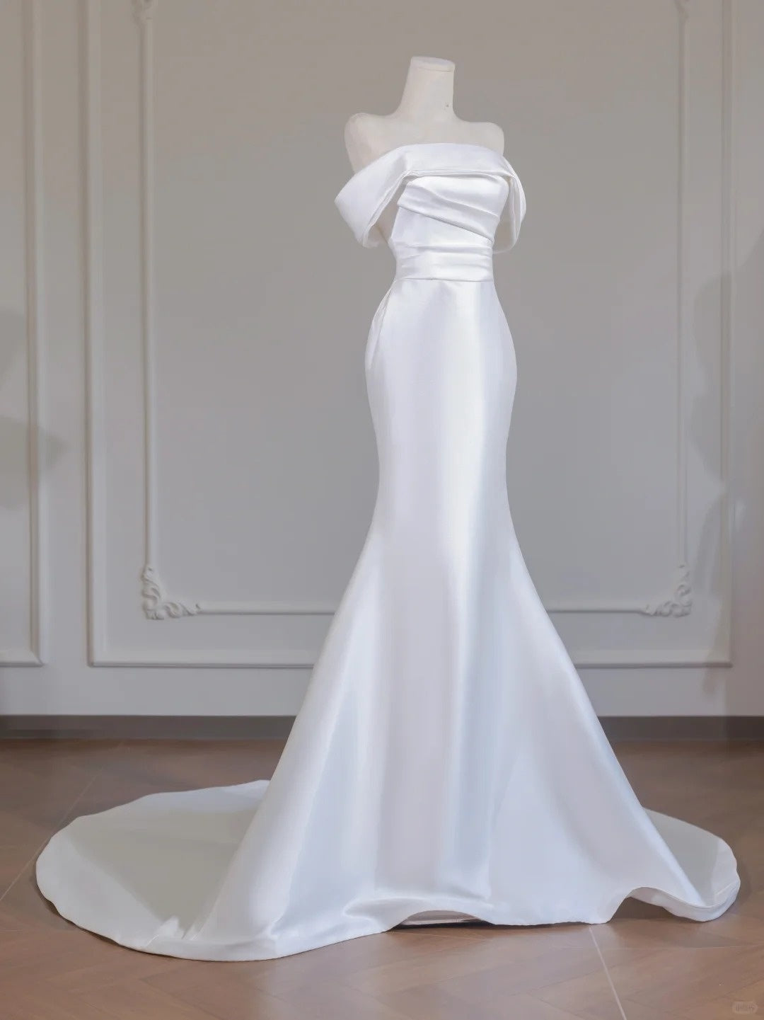 White Elegant Backless Long Mermaid Bodycon Satin Train Prom Dress Evening Gown nv4965
