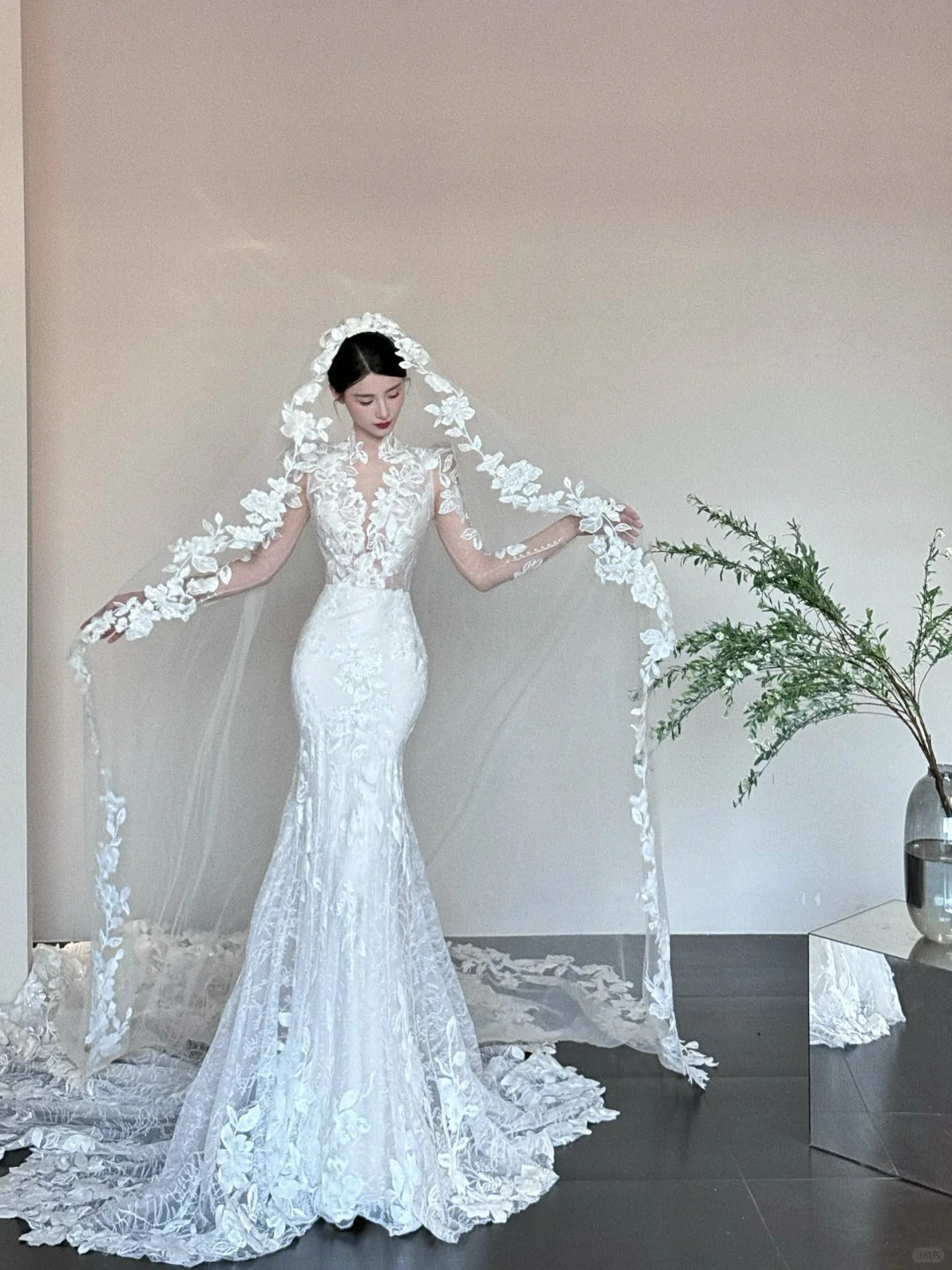 White gorgeous elegant exquisite lace long tulle mermaid fishtail floor-length tail ball gown evening dress wedding dress nv4054