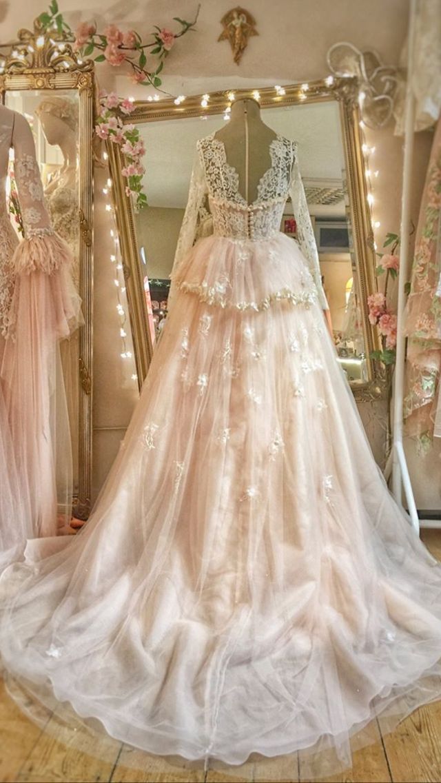 NiceVestidos--Vintage Lace Long-Sleeve Dreamy Tulle Gown  NV5895