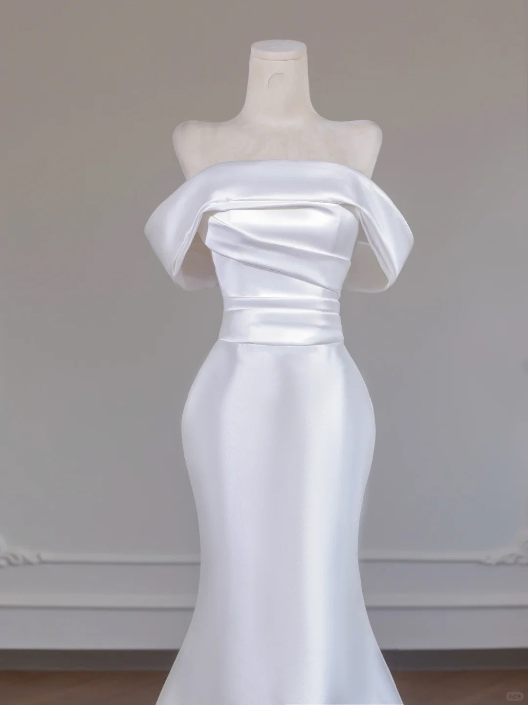 White Elegant Backless Long Mermaid Bodycon Satin Train Prom Dress Evening Gown nv4965