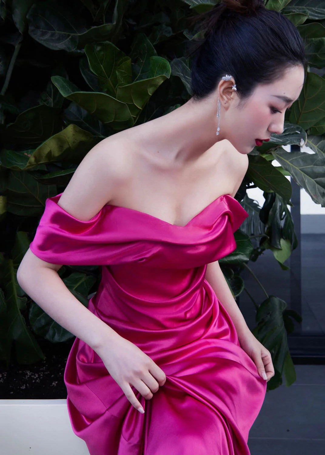 Off Shoulder Short Sleeves Formal Evening Party Dress Satin Zipper Closure Floor Length Prom Gowns with Slit nv1619