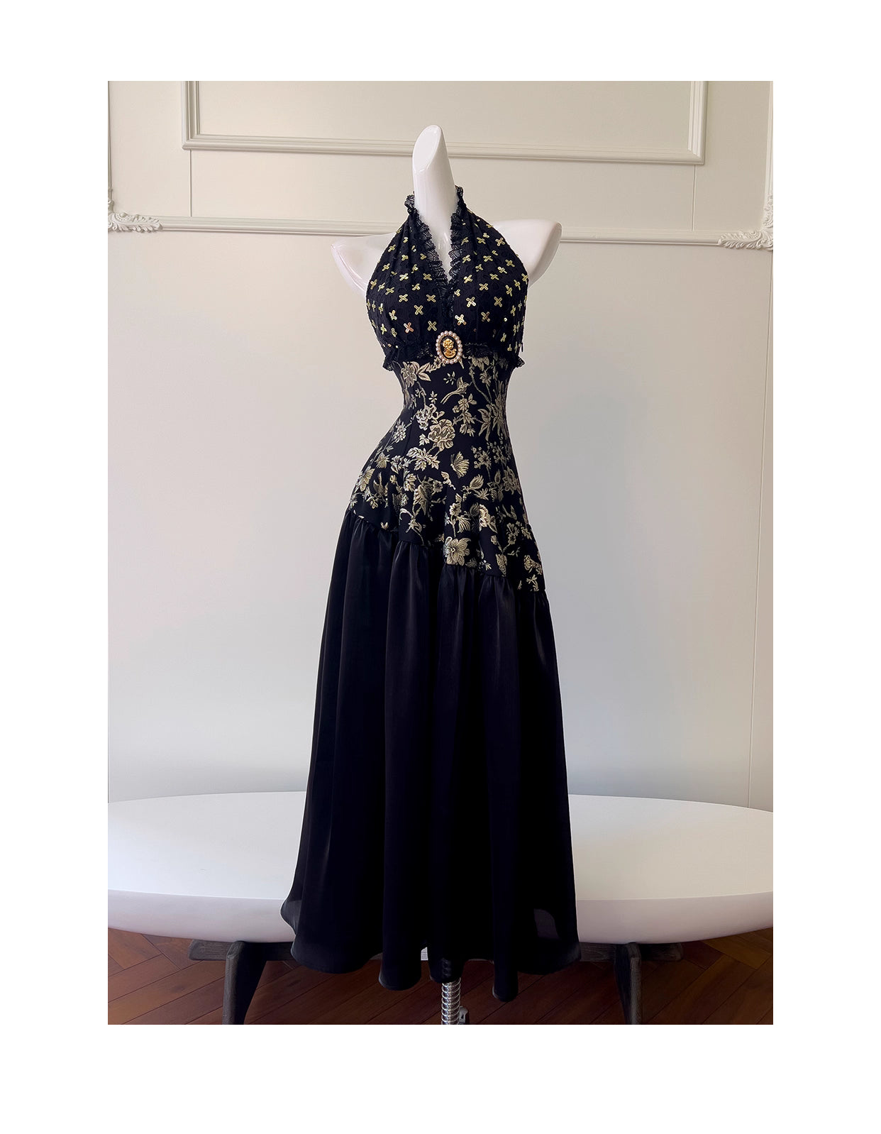 NiceVestidos-Homecoming Dress Black And Gold Satin Jacquard Design Sleeveless Waist Long Dress Backless Halter Neck Sexy Banquet Dress nv5559
