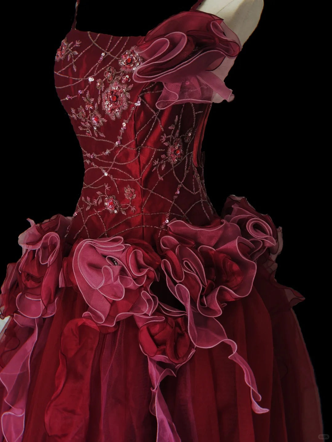 Red Gorgeous Delicate Elegant Floral Beaded Long Tulle Ball Gown Evening Gown Prom Dress nv3898