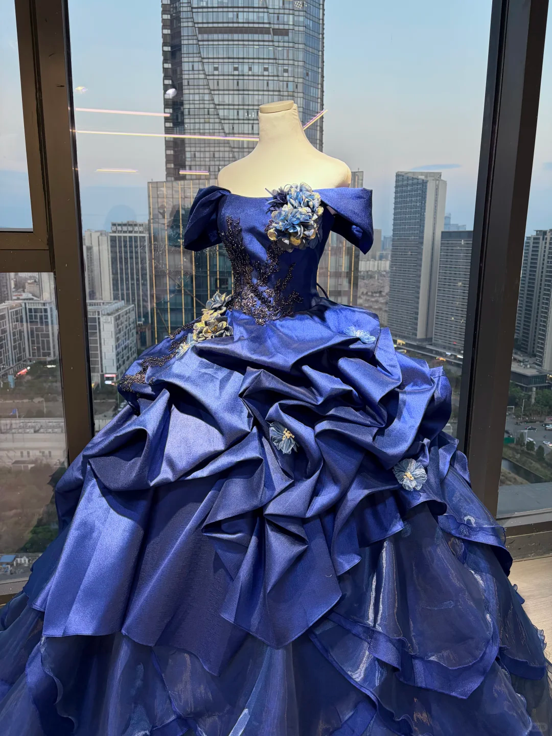 Off Shoulder Royal Blue Ball Gown Puff Sleeve Beaded Embroidery 3D Flower Satin Ruffle Prom Dress NV7039