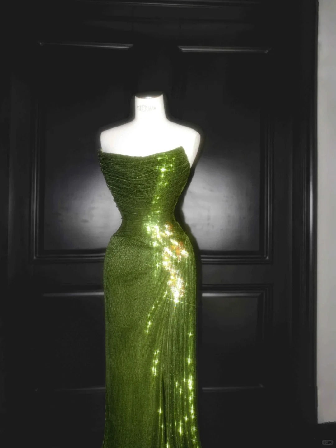 The Wizard of Oz ๐ Charming stunning dress with green shimmering and gorgeous sequins, long and ground ball dress nv5203
