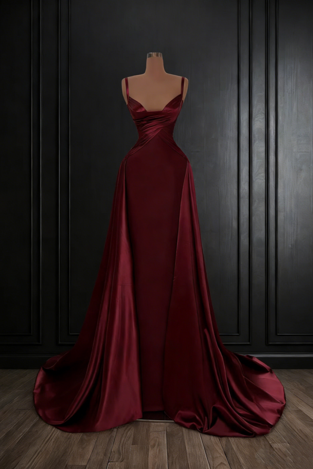 Burgunderfarbenes Satin-Abendkleid mit Spaghettiträgern und drapierter Schleppe – Minimalistisches Abendkleid NV6782