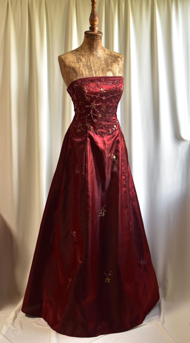NiceVestidos--A strapless burgundy A-line evening gown NV5746