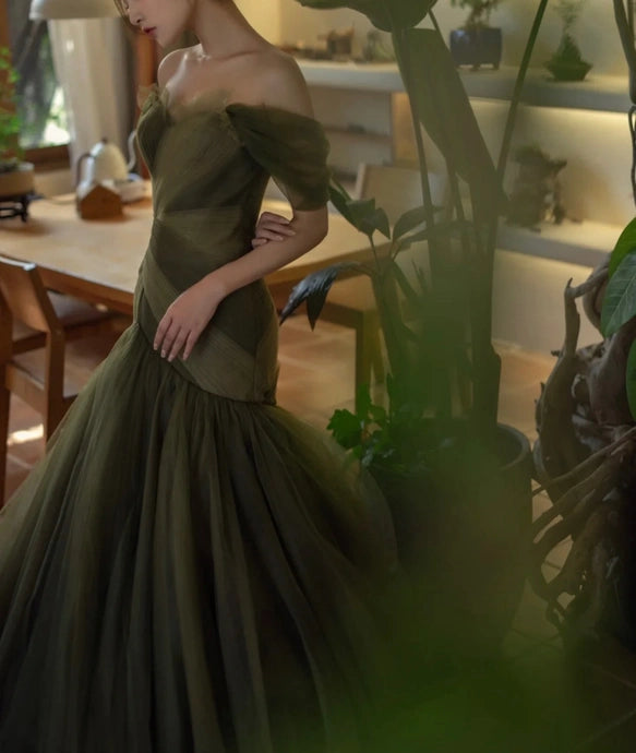 Grünes schönes elegantes langes schulterfreies Tüll-Ballkleid-Abendkleid nv73