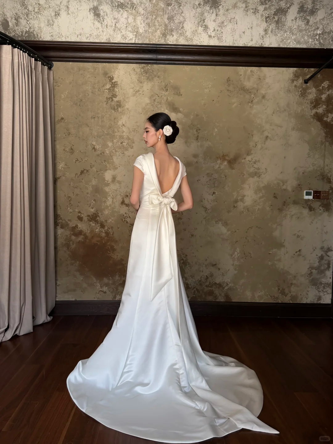 Ivory Cap Sleeve Satin Mermaid Wedding Gown Fold Collar NV7187