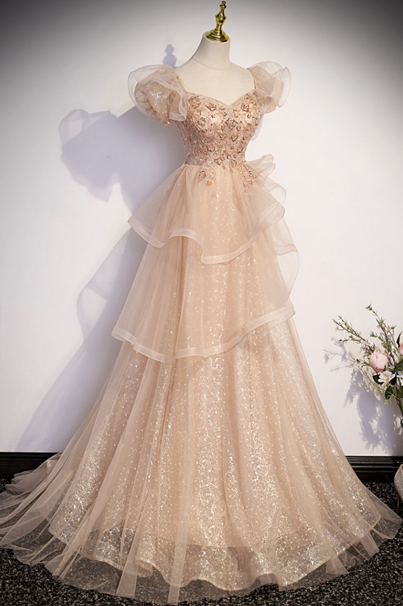 Süßes, langes Ballkleid in A-Linie aus Tüll mit Perlen, nv602