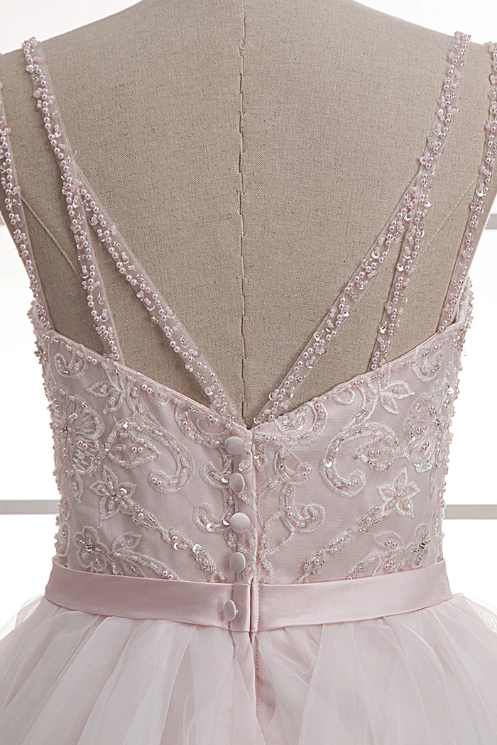 Schickes Ballkleid-Brautkleid aus Tüll und Organza mit Perlenstickerei und Rüschen nv605