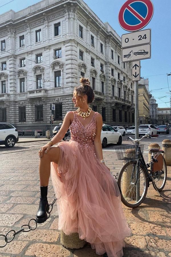 Rosa A-Linie V-Ausschnitt Perlenbesetztes Tüll Abendkleid mit Schlitz Abschlussball Abendkleid nv420