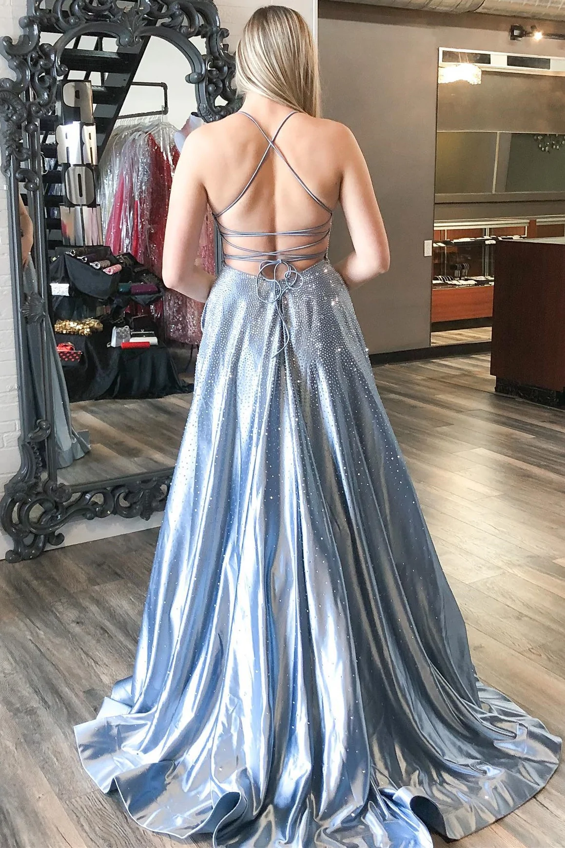 Langes Abendkleid aus Satin in A-Linie mit Perlenbesatz in Silber nv274