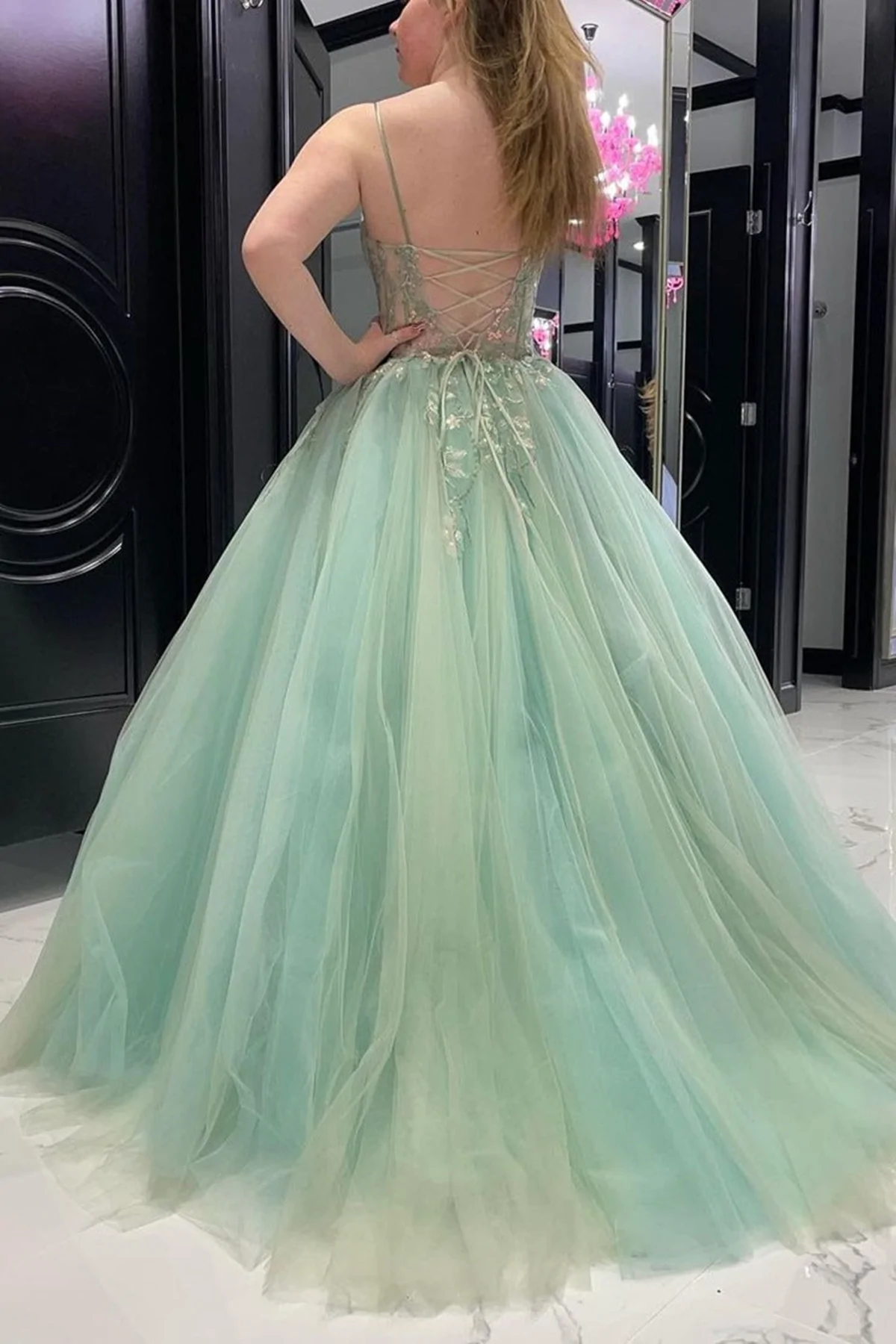 Mintgrünes langes Ballkleid mit herzförmigem Ausschnitt und Spitzenapplikationen aus Tüll, Mintgrünes Abendkleid mit Blumenmuster aus Tüll, Ballkleid nv432