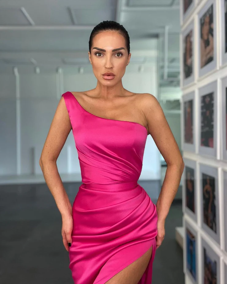 Charmantes Meerjungfrau-Abschlussballkleid mit einer Schulter und Schlitz in Pink, Satin, nv318