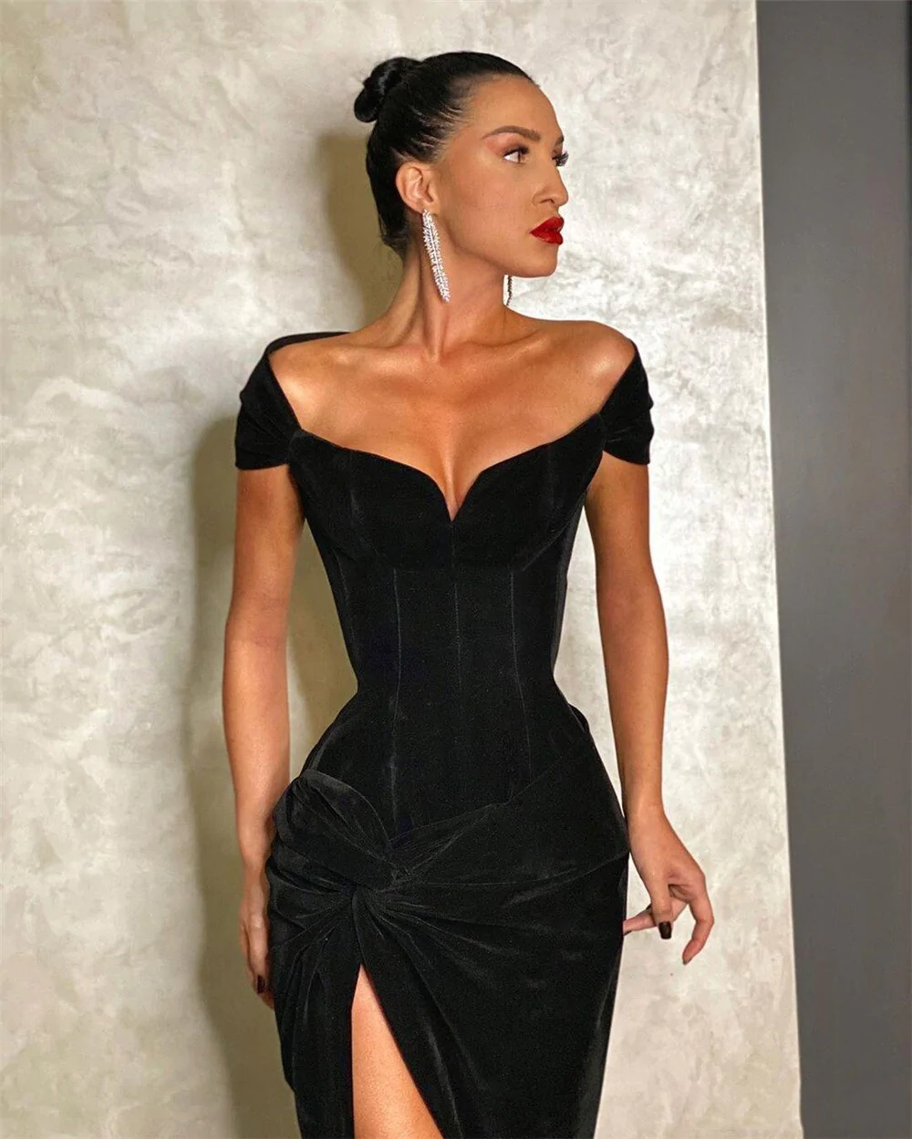 Schwarze Meerjungfrau Samt Ballkleider Sexy Falten High Slit Abendkleid Flügelärmeln Prinzessin Party Kleider Anpassen nv250