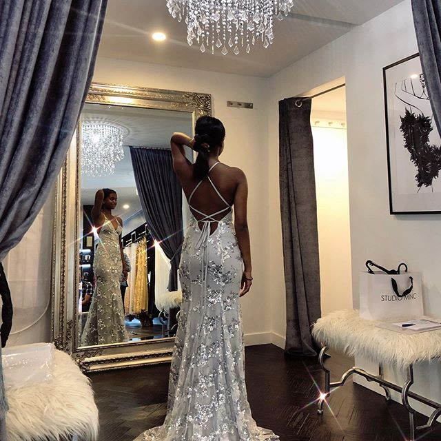 Luxuriöses langes Abendkleid im Meerjungfrauen-Stil in Burgunderrot, nv471