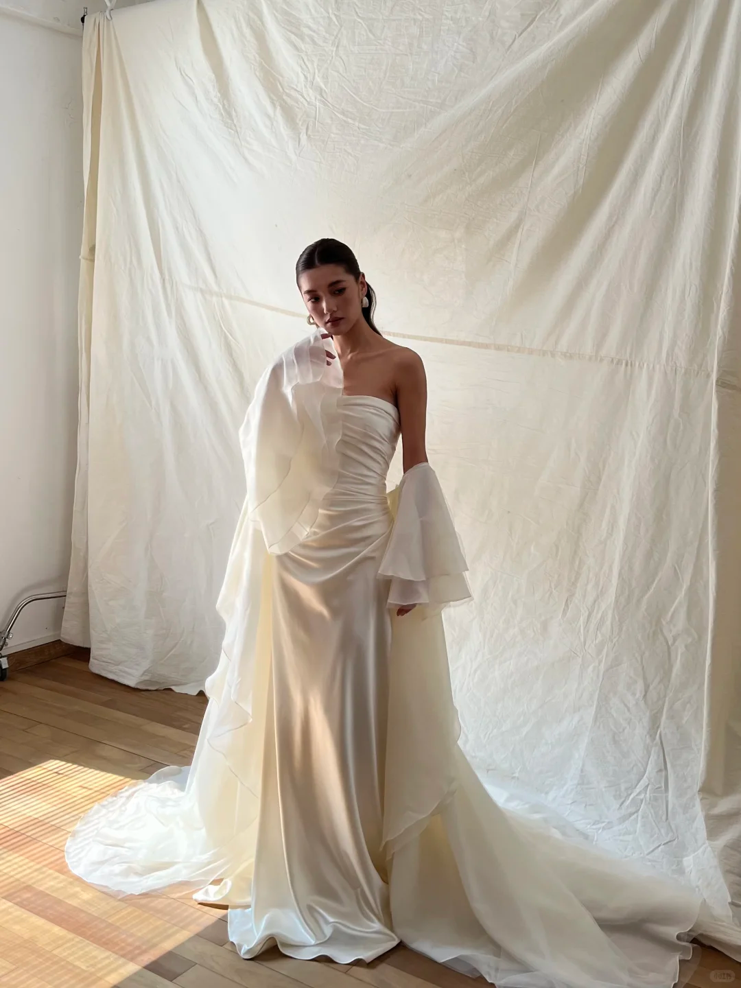 Off White Strapless Satin Mermaid Wedding Gown Detachable Tulle Flare Sleeves  NV7186