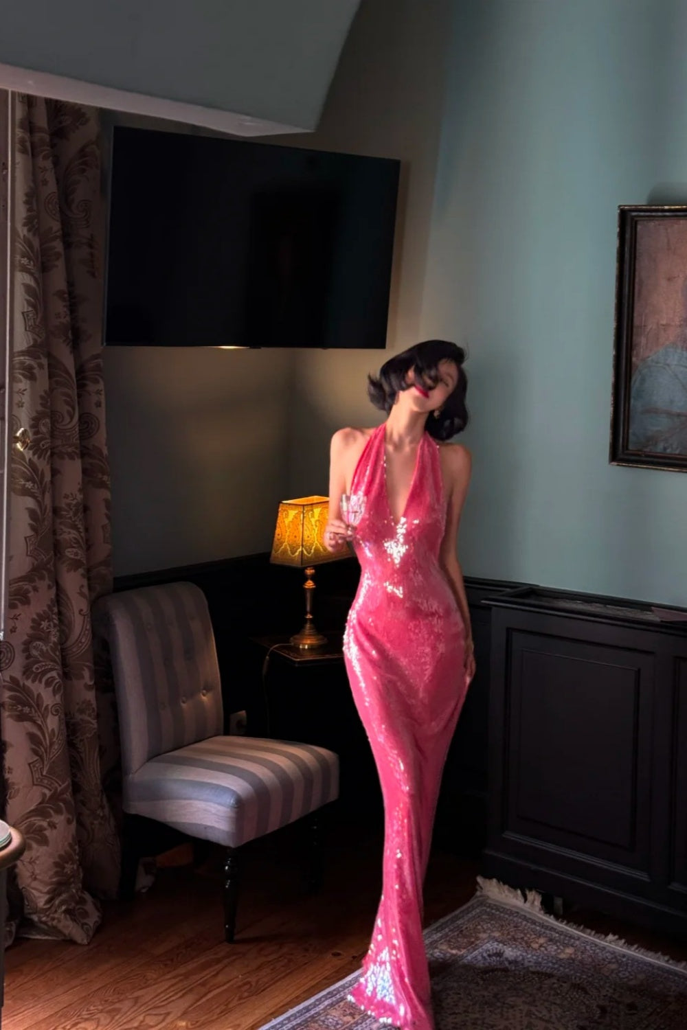 Paillettenbesetztes Neckholder-Maxikleid: Pinkfarbenes, tief ausgeschnittenes Rückenteil, ein echter Hingucker – ein atemberaubendes Abendkleid NV6400