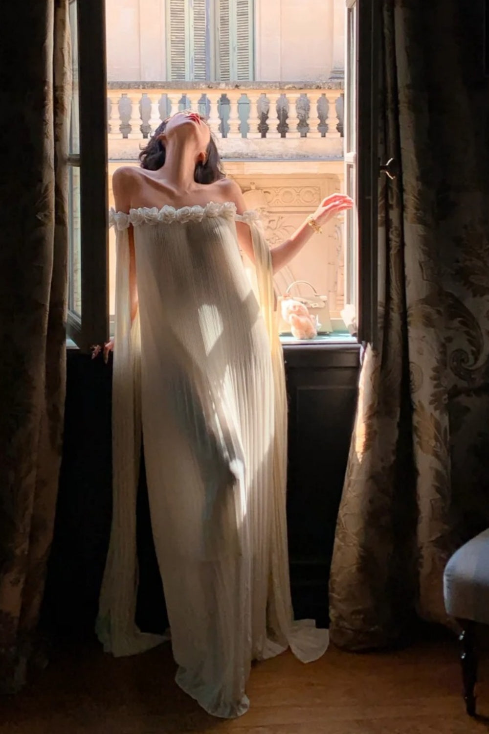 Französisches 3D-Blumen-Kleid mit schulterfreiem Ausschnitt: Plissierter Chiffon, rückenfreies Kleid mit Schärpe, Feen-Thermalbad-Kleid NV6402