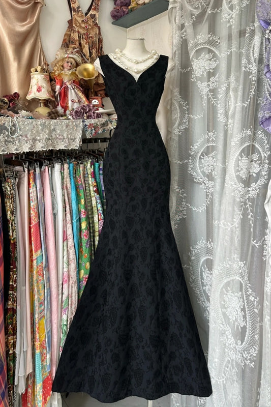 Schwarzes, gemustertes Meerjungfrauenkleid: V-Ausschnitt, ärmellos, Retro-Brokat, eleganter Bankettstil NV6399