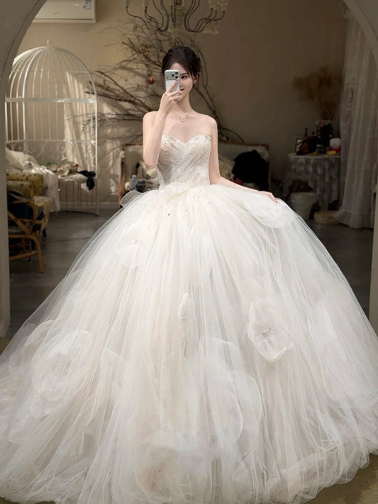 Dreamy Princess Style Strapless Sleeveless Wedding Gown | White Tulle 3D Flower Ballgown Train Maxi Dress for Wedding Bridal Engagement Luxury Dinner NV6275