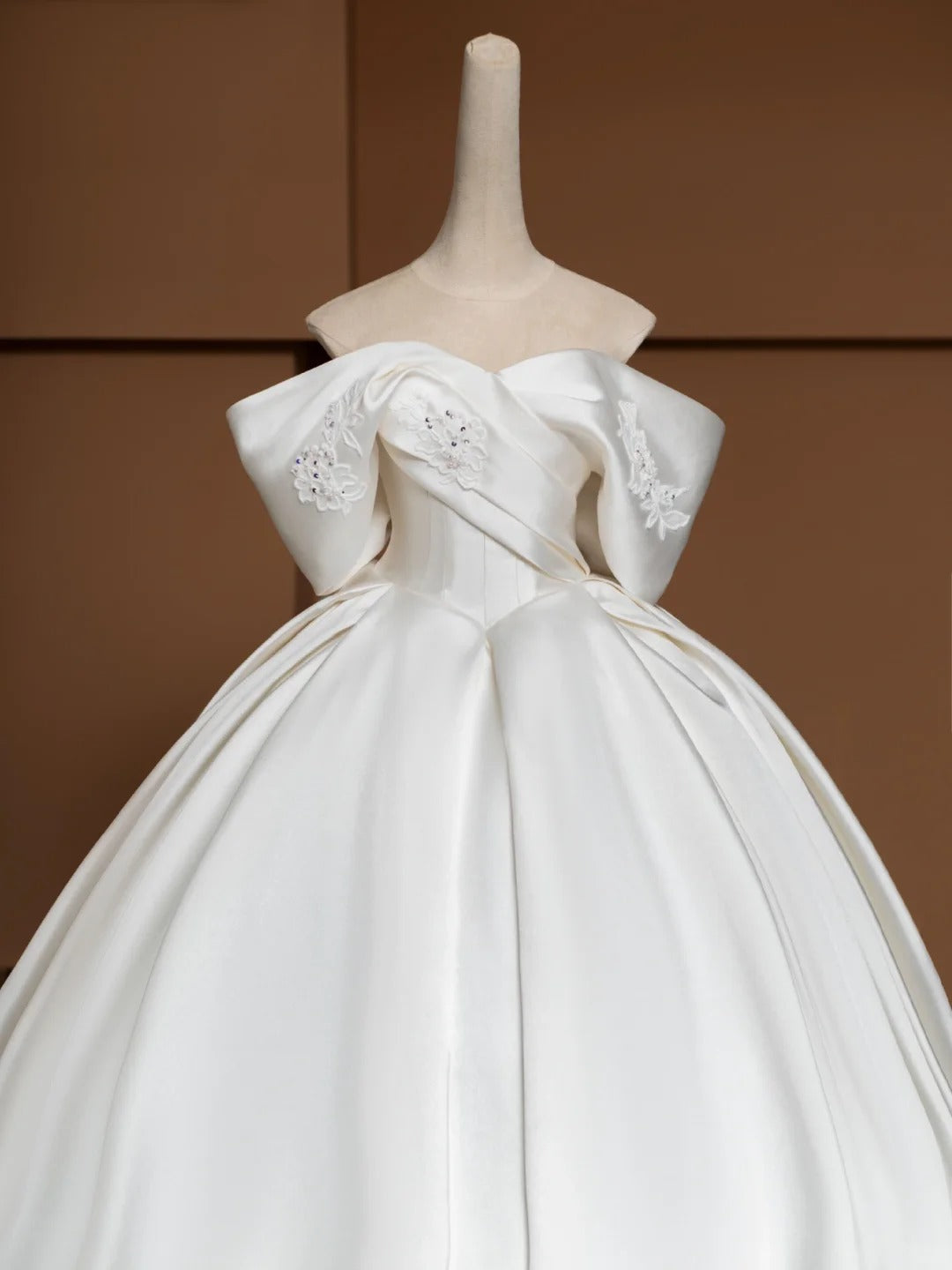 White Floral Applique Beading Elegant Fashion Long Satin Prom Dress Evening Gown Party Dress Wedding Dress nv4747