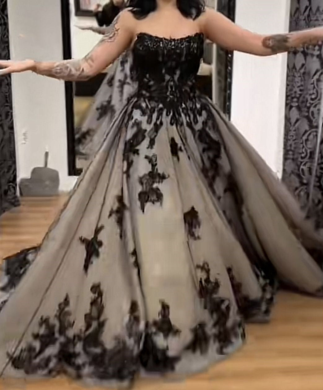 Dunkelgrau-schwarzes Spitzenkleid mit Farbverlauf | Glitzerndes Tüll-Abendkleid mit Schleppe, trägerlos/mit Spaghettiträgern, atemberaubendes Abendkleid NV6323