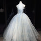 Traumhaftes himmelblaues, trägerloses Ballkleid mit Ombré-Effekt und Perlenbesatz, inklusive Tüllschal, Feen-Stil, Abschlussballkleid NV6868