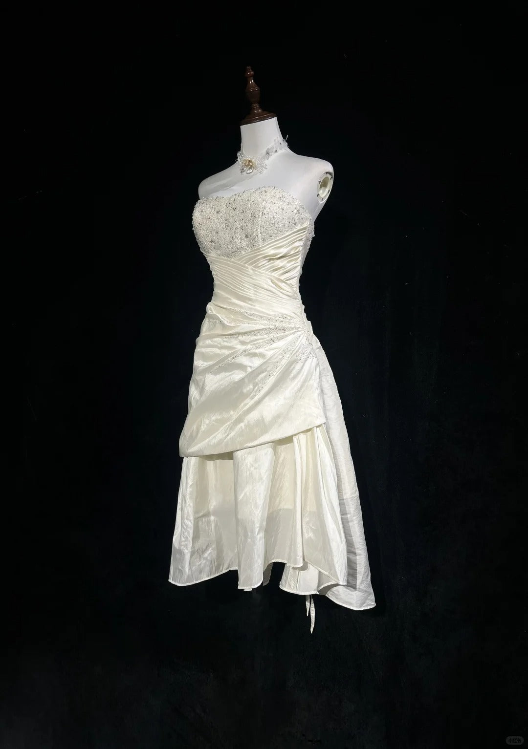 Ivory White Sparkling Homecoming Dress Exquisite Beaded Short Satin Ball Gown Evening Dress nv4382
