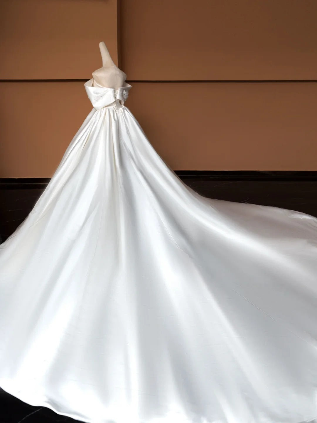 White Floral Applique Beading Elegant Fashion Long Satin Prom Dress Evening Gown Party Dress Wedding Dress nv4747