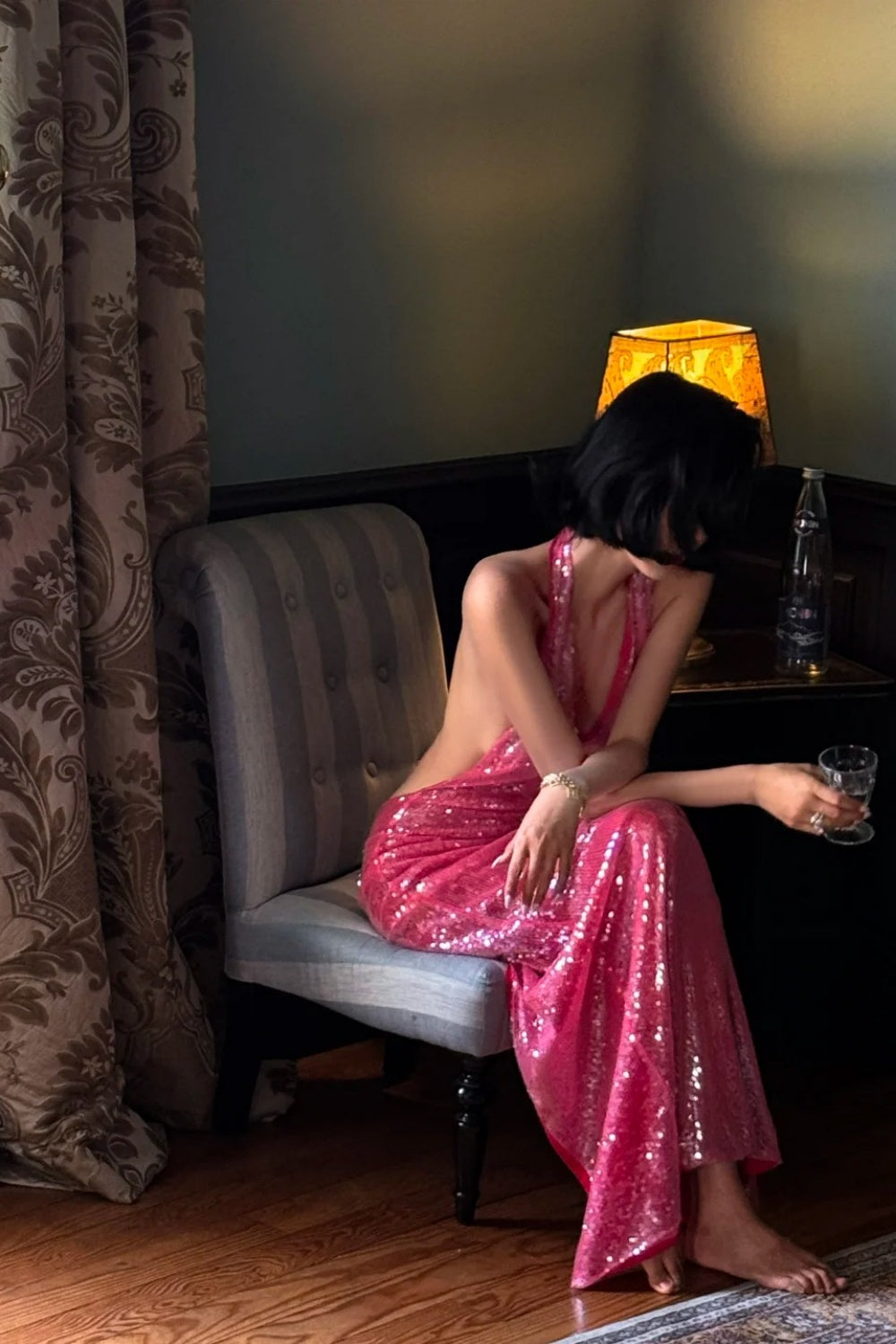 Paillettenbesetztes Neckholder-Maxikleid: Pinkfarbenes, tief ausgeschnittenes Rückenteil, ein echter Hingucker – ein atemberaubendes Abendkleid NV6400