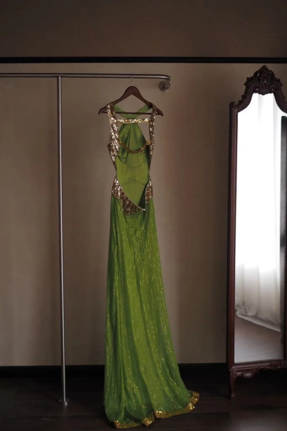 Green, luxurious, and exquisite long tulle evening gown NV6640