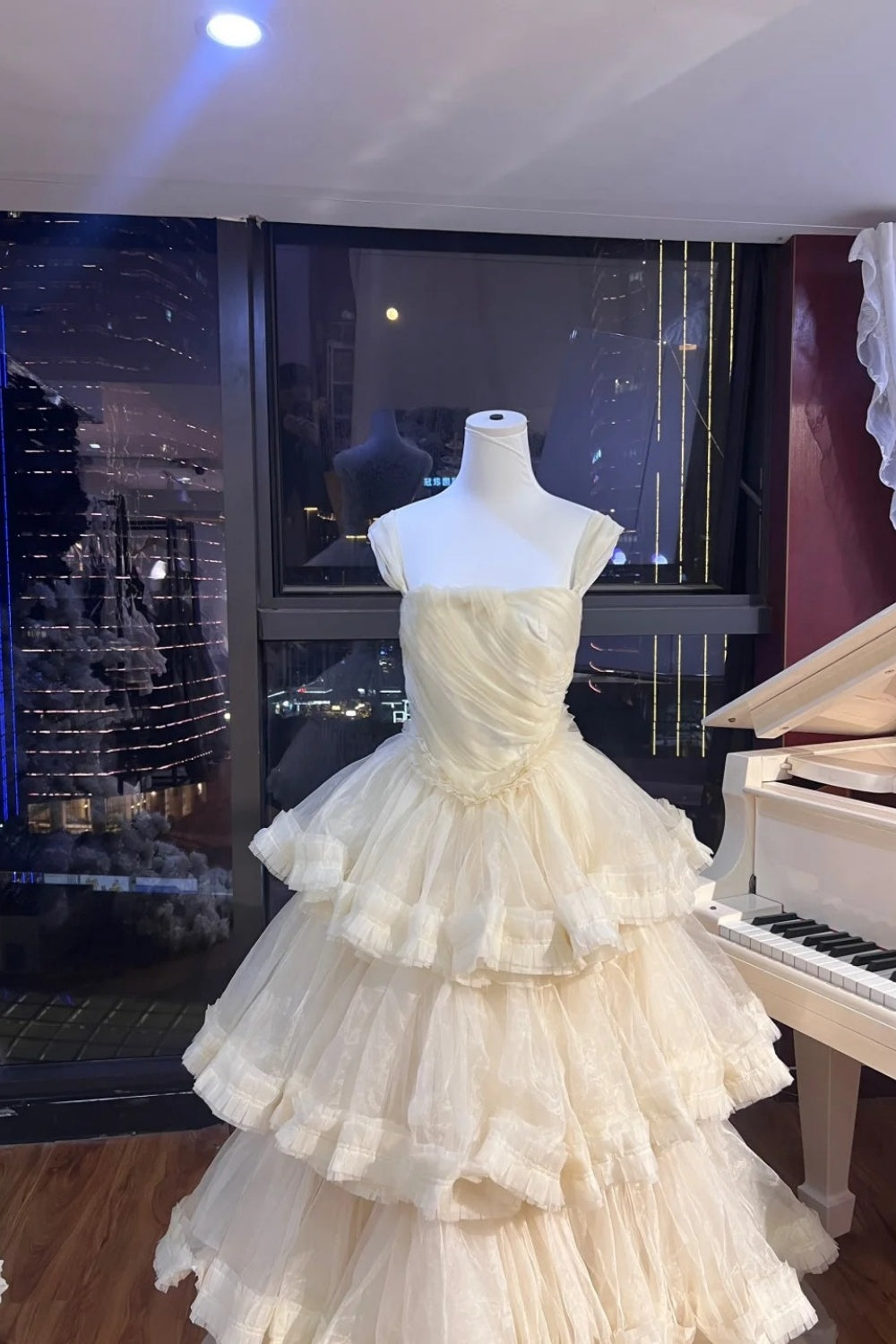 Wunderschönes und zartes Prinzessinnenkleid, langes, mehrlagiges Tüllballkleid NV6643