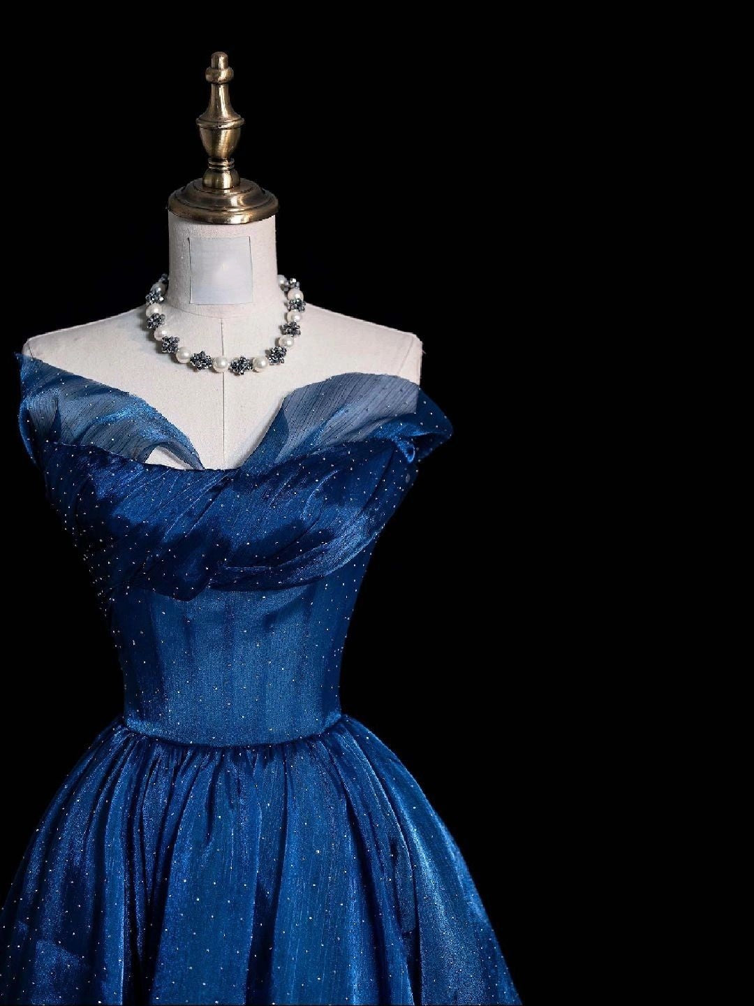 Königsblaues Pailletten-Ballkleid mit Carmen-Ausschnitt: Sternenhimmel-Verzierung, tailliertes Design, elegantes Maxikleid NV6428