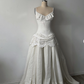 Robe bustier blanche à taille haute et empiècement en dentelle froncée NV6253