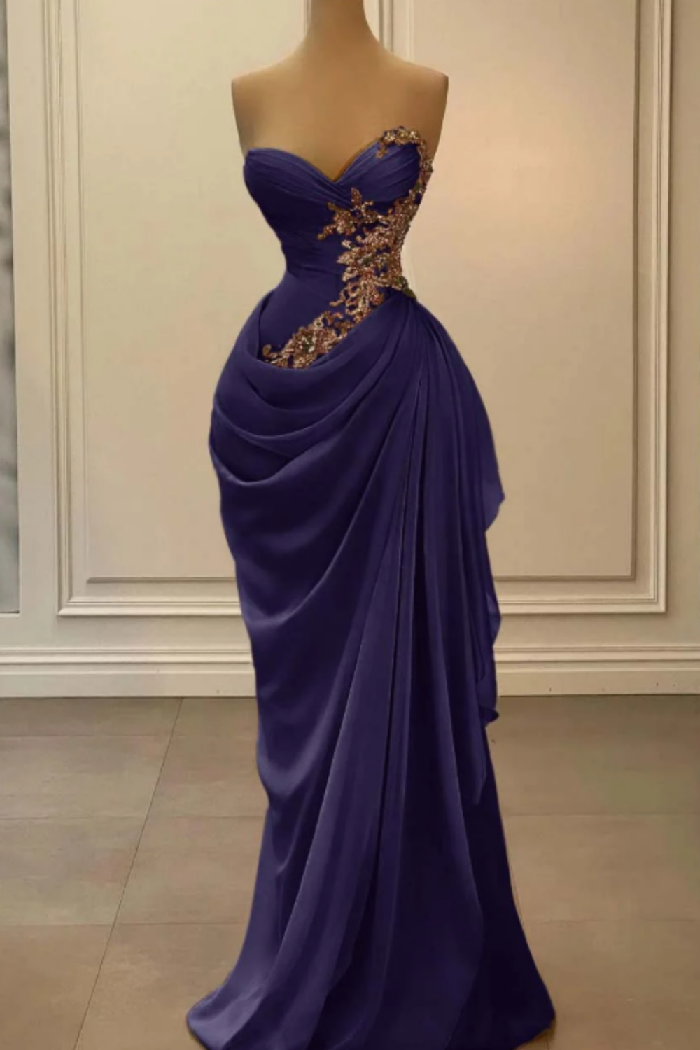 Robe longue en velours bordeaux ornée de délicates perles NV6687
